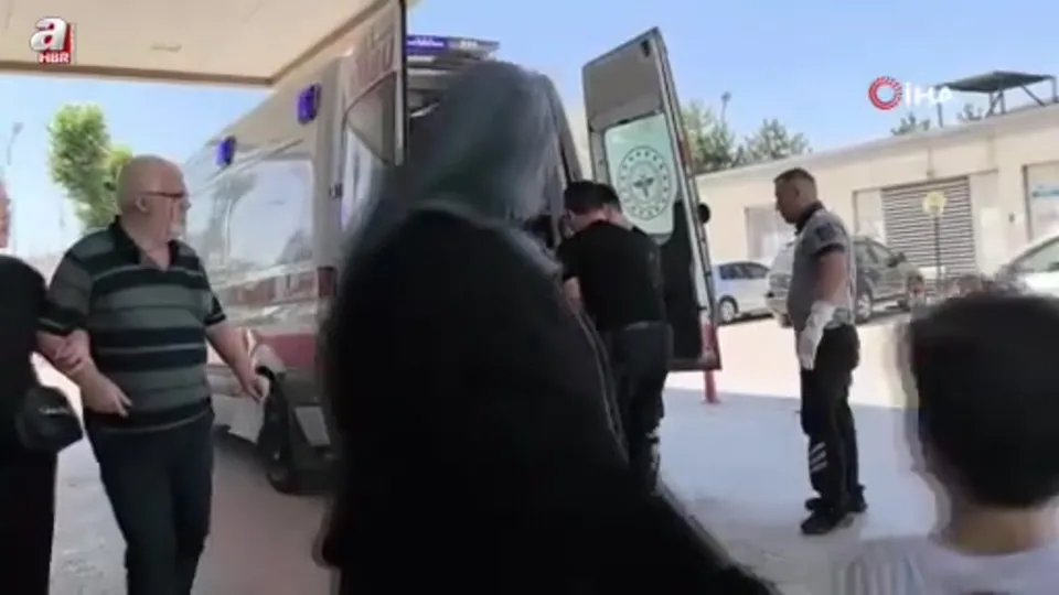 Kamyon ile otomobil kafa kafaya çarpıştı