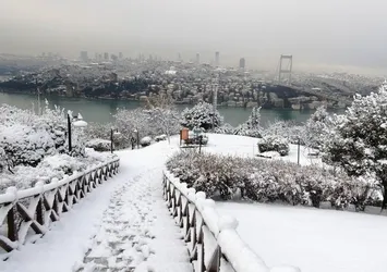 İstanbul Boğazı, gemi geçişlerine kapatıldı