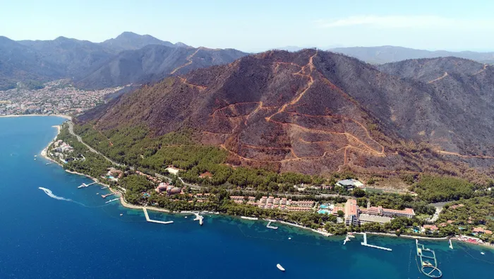 Marmaris’te yangından geriye kalanlar: Yeşilliklerin içindeki 30 ev küle döndü! Havadan böyle görüntülendi