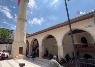 583 yıllık Ulu Cami'nde cuma namazı