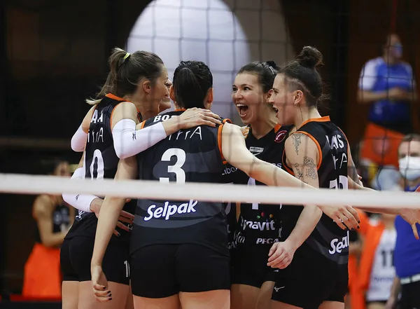 Eczacıbaşı CEV Kupası şampiyonu! İki final maçında da galibiyetlerle gelen şampiyonluk