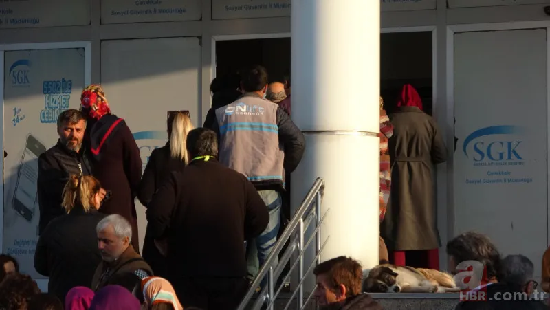 Başkan Erdoğan'ın müjdesi sonrası akın ettiler! SGK'larda EYT yoğunluğu | Milyonların emeklilik sevinci 18