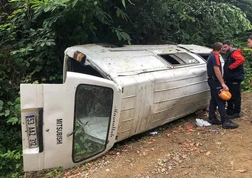 Çay bahçesi yolunda facia! Minibüs yamaçtan yuvarlandı: 2 ölü