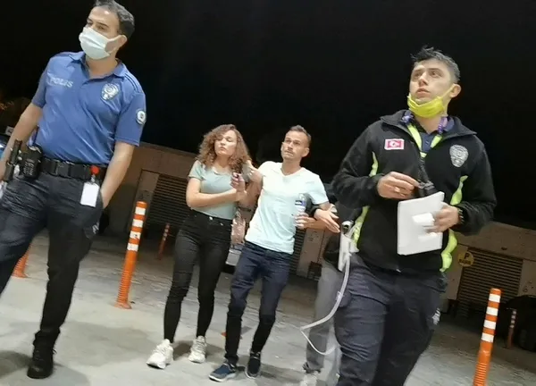 polisten-kacip-dehset-sacti-acilde-gozaltina-alindi-1630812344956.jpeg Polisten kaçıp dehşet saçtı! Acilde gözaltına alındı - 2