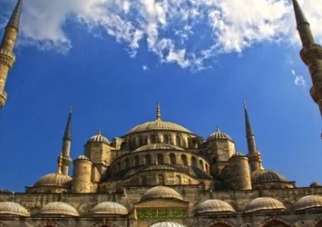 Camilerde okunan ezana standart geliyor