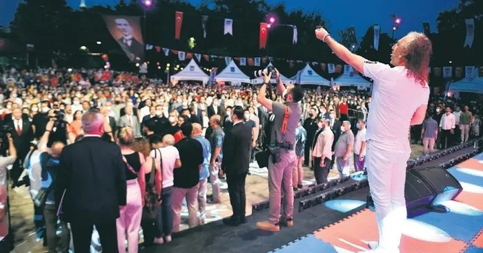 Ankara Büyükşehir Belediyesi’nden dalga geçer gibi konser! 15 Temmuz'un milli birlik ruhuna ters düştüler - 3
