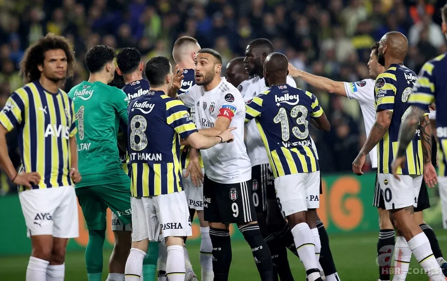 Fenerbahçeli taraftarlardan Ali Koç’a “istifa et” çağrısı! “Fener'i ne hale getirdin” 25
