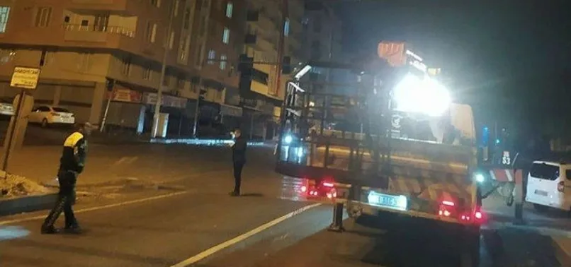 CHP'liler kendilerini yalanladı! Birbirlerinden habersiz pankartı indirip polisi suçladılar, sonra özür dilediler