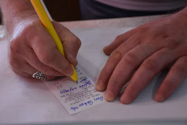 Busenaz Sürmeneli'ye anlamlı jest: Sen Tokyo'da vurduğun son yumrukla hesabı ödedin - 1