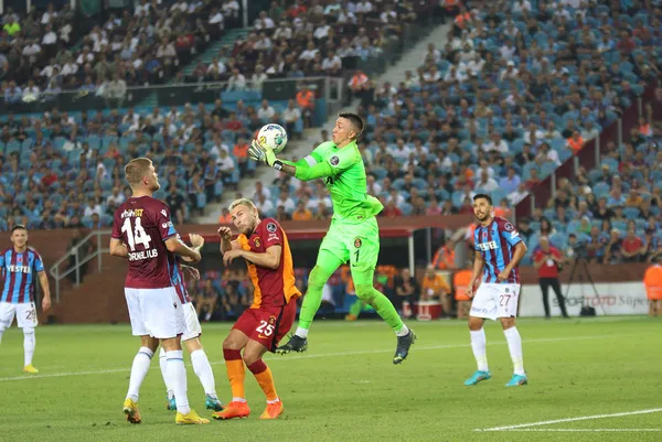 trabzonda-sessiz-derbi-trabzonspor-0-0-galatasaray-mac-sonucu-ozet-1661719830729.jpg Trabzon'da sessiz derbi! Trabzonspor 0-0 Galatasaray (MAÇ SONUCU-ÖZET) - 4