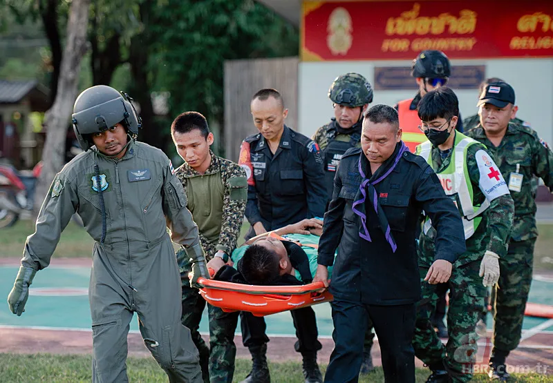 Trump'ın ateşkesi çöktü! Tayland-Kamboçya sınırı alev aldı 2
