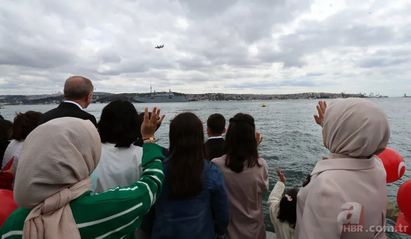 TCG Anadolu demir aldı! Başkan Erdoğan'ı selamladı! Boğaz'da tarihi anlar 25