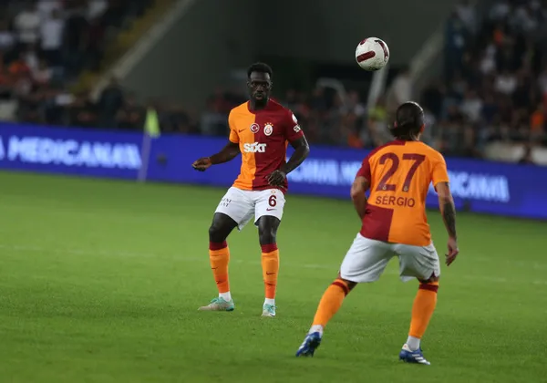1701074543116.jpg Galatasaray'dan Davinson Sanchez açıklaması! Manchester United maçında oynayacak mı? - 2