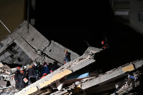 kahramanmarasta-yikilan-binalara-iliskin-3-kisi-tutuklandi-1676491435367.jpg Kahramanmaraş'ta yıkılan binalara ilişkin 3 kişi tutuklandı - 2