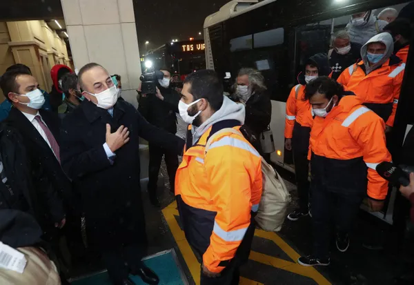 kurtarilan-turk-gemiciler-istanbula-getirildi-1613280266380.jpg Kurtarılan Türk gemiciler İstanbul'a getirildi! - 3