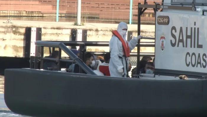 Son dakika: Şile açıklarında teknede 40 kaçak göçmen yakalandı