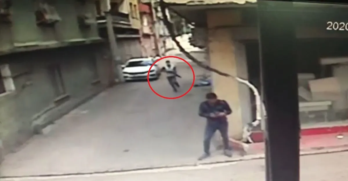 Son dakika: Adana'da dehşet anları kamerada! Amcasını beklerken... |Video