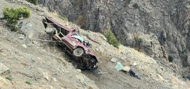 Artvin’de kamyonet şarampole yuvarlandı: 3 yaralı