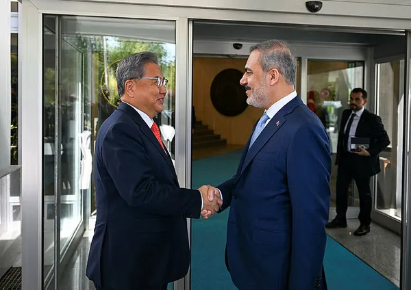 Güney Kore Dışişleri Bakanı Park Jin’den Türkçe mesaj: Bizlerle omuz omuza verip savaştığınızı asla unutmayacağız