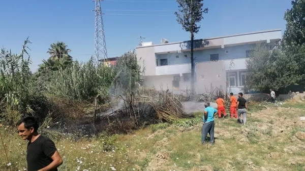 antalyada-otel-lojmaninin-arkasinda-yangin-cikti-alevler-hizli-mudahale-ile-buyumeden-sonduruldu-1658216829195.jpg Antalya’da otel lojmanının arkasında yangın çıktı! Alevler hızlı müdahale ile büyümeden söndürüldü - 1