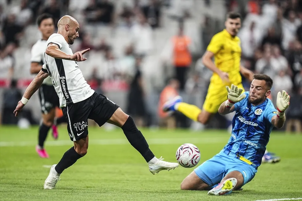 besiktas-hradec-kraloveyi-gecti-play-offa-yukseldi-1786647293413.jpg Beşiktaş Hradec Kralove’yi geçti, play-off’a yükseldi - 4