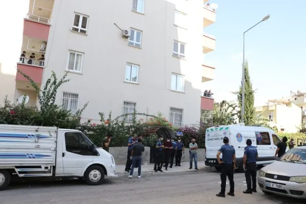1601668570511.jpg Mersin'de kadın cinayeti: 9.kattaki evi basıp silahı görünce kaçmaya çalışan kadını vahşice katletti - 4