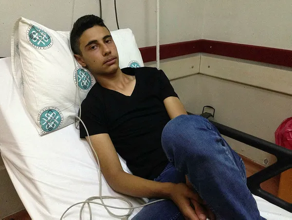 15 yaşındaki Mehmet'i ayakkasına giren akrep soktu - 1