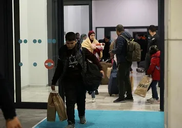 Gazze'den tahliye edilen Türkiye ve KKTC vatandaşları İstanbul'a geldi