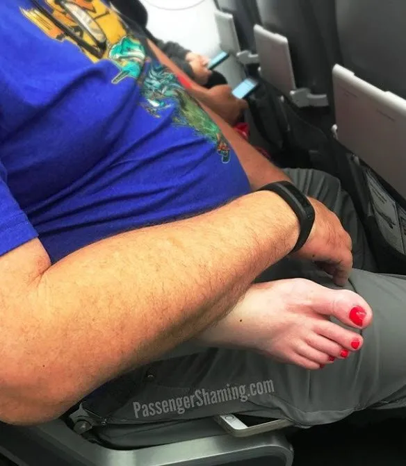 Uçaktaki yolcuların iğrenç görüntüleri ortalığı karıştırdı