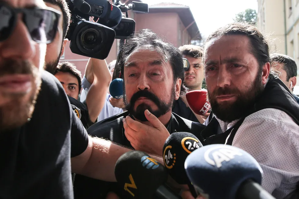 adnan-oktar-suc-orgutunun-hucre-sistemi-coktu-avukatlar-ve-sosyal-medya-uzerinden-kirli-algi-operasyonu-1780670579073.jpg Adnan Oktar suç örgütünün "hücre" sistemi çöktü: Avukatlar ve sosyal medya üzerinden kirli algı operasyonu - 1
