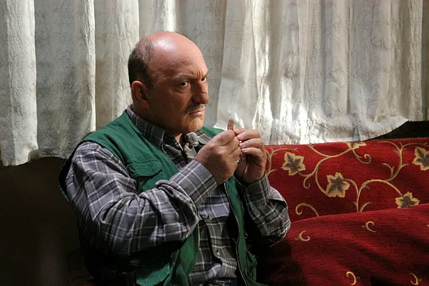 Ali Erkazan kimdir, kaç yaşında? 2. Sayfa konuğu Ali Erkazan’ın oynadığı dizi ve filmler! Ali Erkazan’ın biyografisi