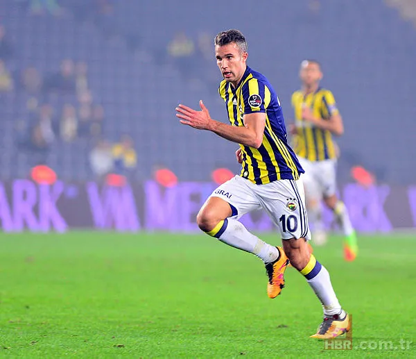 Robin van Persie Fenerbahçe Beşiktaş dersini tribünden takip etti 1