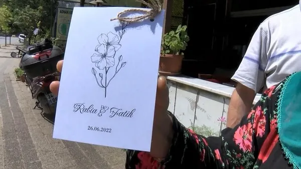 Başkan Erdoğan'ın konvoyunu durdurup düğün davetiyesi verdiler - 2