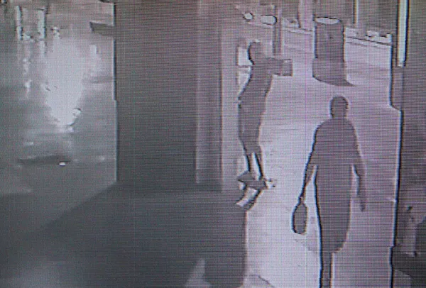 1657277872911.jpg Antalya'da Roma figürlü heykele tekme atıp yakmaya çalıştı - 2