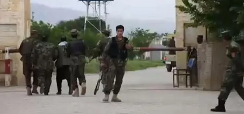 Afganistan'da askeri birliğe saldırı: 50 ölü