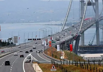 Osmangazi Köprüsü'nde "indirim" yoğunluğu
