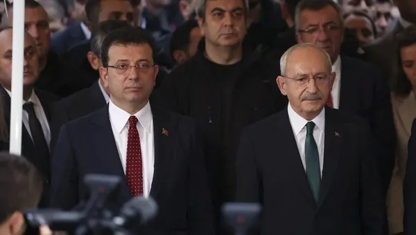 chpde-ic-savas-baba-ogulun-koltuk-kavgasi-kizisiyor-28-mayis-hezimeti-sonrasi-buyuk-kriz-1685942843939.jpeg CHP'de iç savaş: Baba-oğulun koltuk kavgası kızışıyor! 28 Mayıs hezimeti sonrası büyük kriz - 3