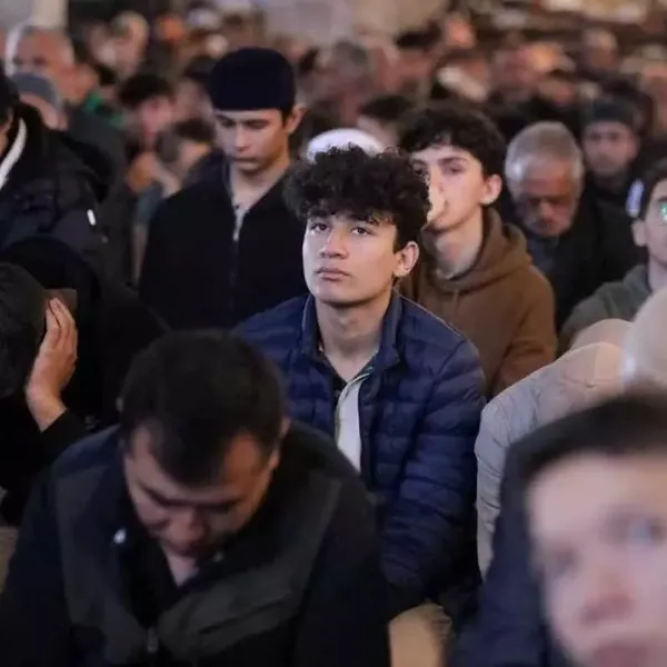 1681544580147.jpeg Aksaray'da gençlerle yaşlı amca arasında geçen diyalog sonrası camiye akın ettiler! "Gençler nereye gidiyorsunuz?"-4