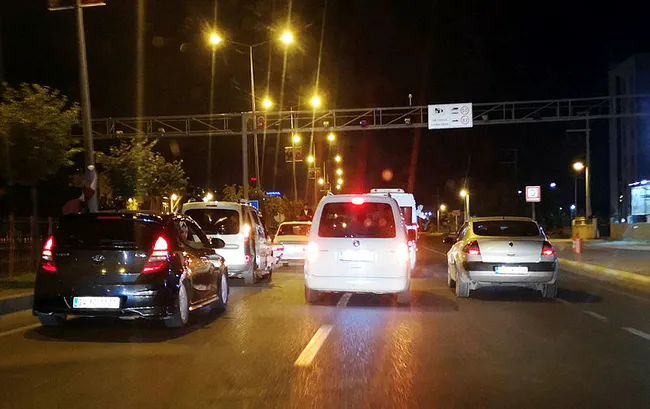 Diyarbakır'da yasağa rağmen düğün konvoyu yapıp trafiği birbirine kattılar - 4