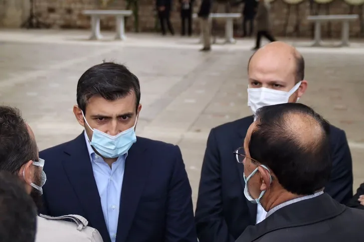 Özdemir Bayraktar son yolculuğuna uğurlandı! Sevenleri Fatih Camii'ne akın etti