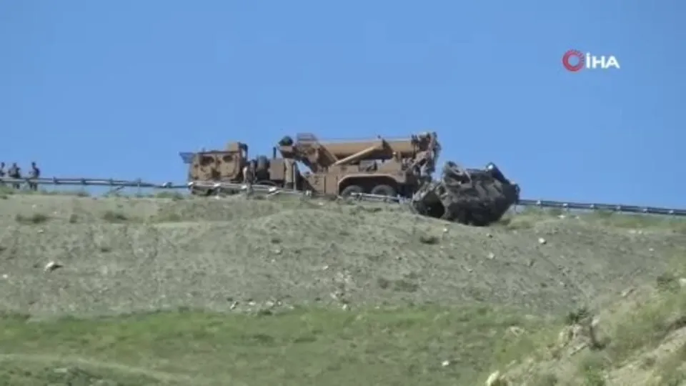 Van’da askeri araç devrildi: 3 asker yaralı