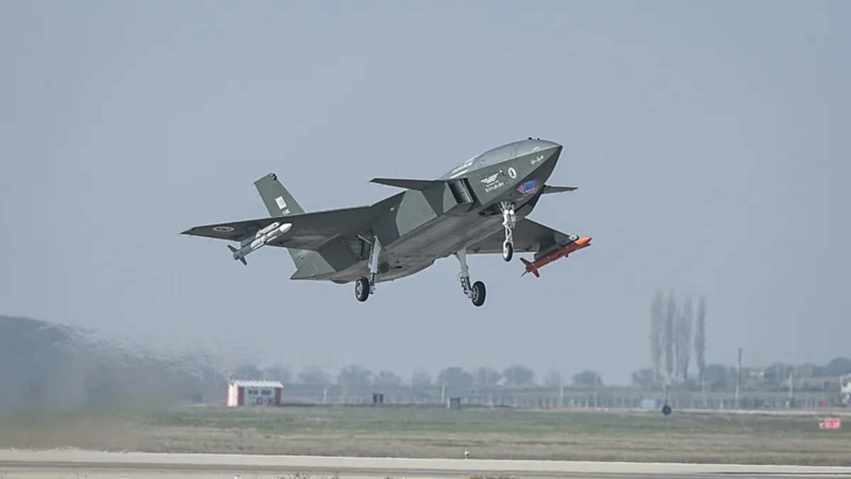 Havacılık tarihinde bir ilk! Baytaktar KIZILELMA hava-hava füzesiyle hedefi vurdu