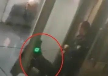 Düsseldorf havalimanında skandal uygulama