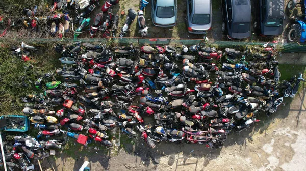 Kocaeli’nde Yediemin Otoparkı motosiklet mezarlığına döndü! 12 senedir bekliyorlar