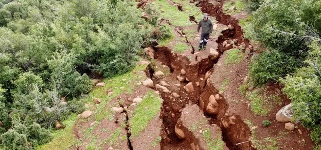 Hatay’da yer yarıldı: Deprem kaya bazalt taşı dinlemedi