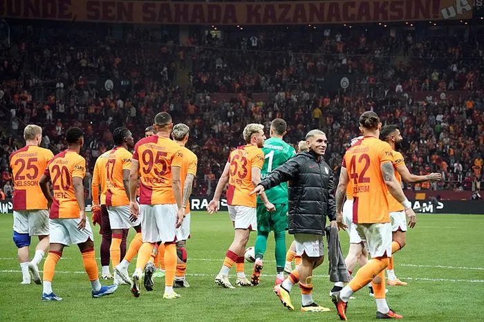 aslan-pendiki-avladi-galatasaraydan-zirve-yarisinda-kritik-3-puan-1713725353958.jpg Aslan Pendik'i avladı! Galatasaray'dan zirve yarışında kritik 3 puan - 5
