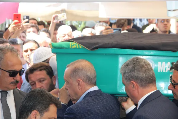 Son dakika: Başkan Recep Tayyip Erdoğan Hakan Hilmi Füzün’un cenaze törenine katıldı