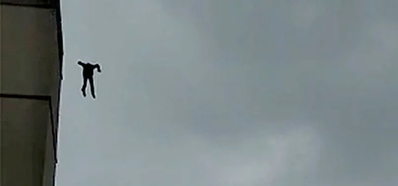 Adana'da dehşet! Hastanenin çatısından atladı!