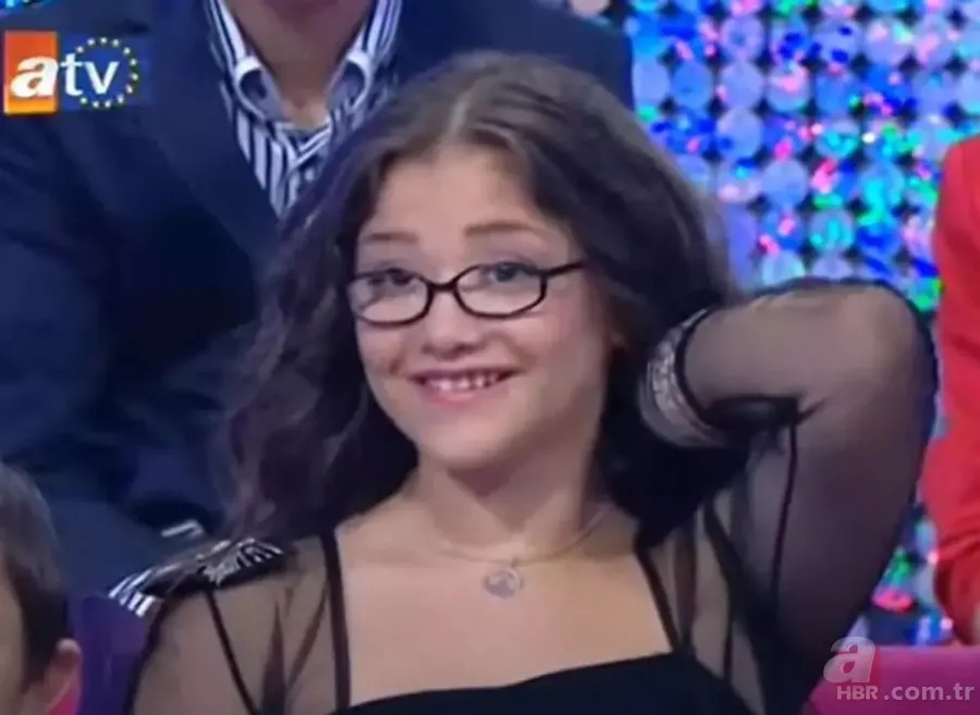 'Bir Şarkısın Sen'in minik Şebnem'i son haliyle şaşırttı! 27 yaşındaki Şebnem Keskin artık sahnelerden inmiyor! "Bu nasıl güzellik" 6