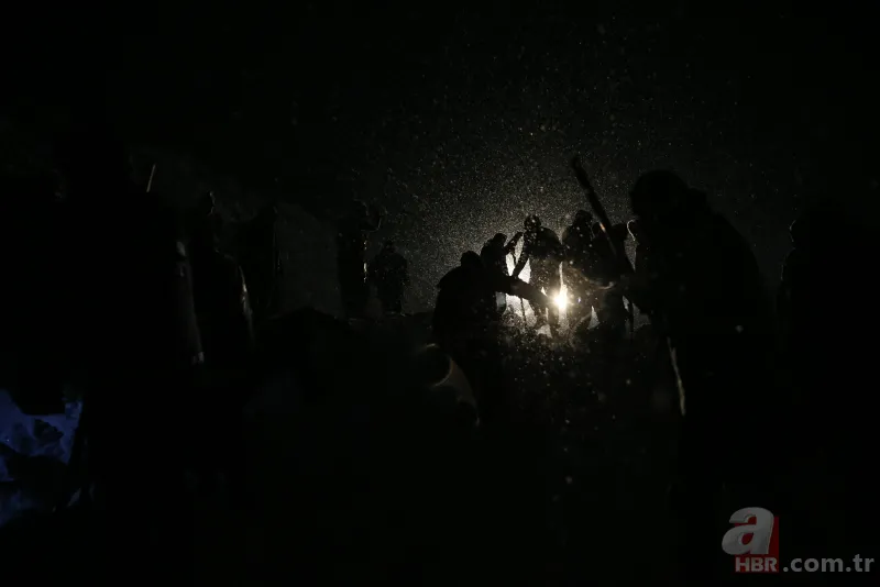 Son dakika: Van'da minibüsün üzerine çığ düştü! Olay yerinden ilk görüntüler... 1